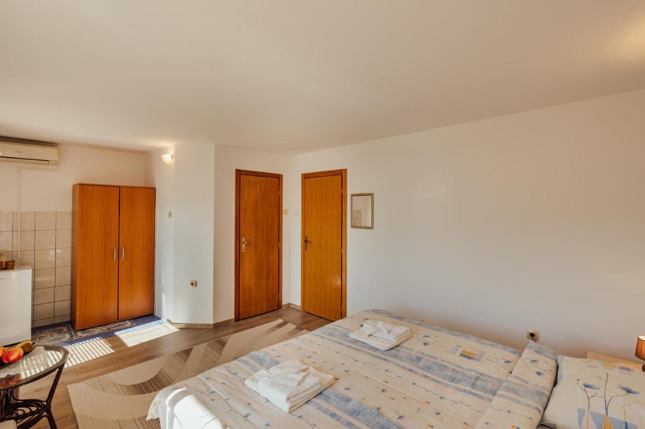 Apartmani Mara クンボル エクステリア 写真